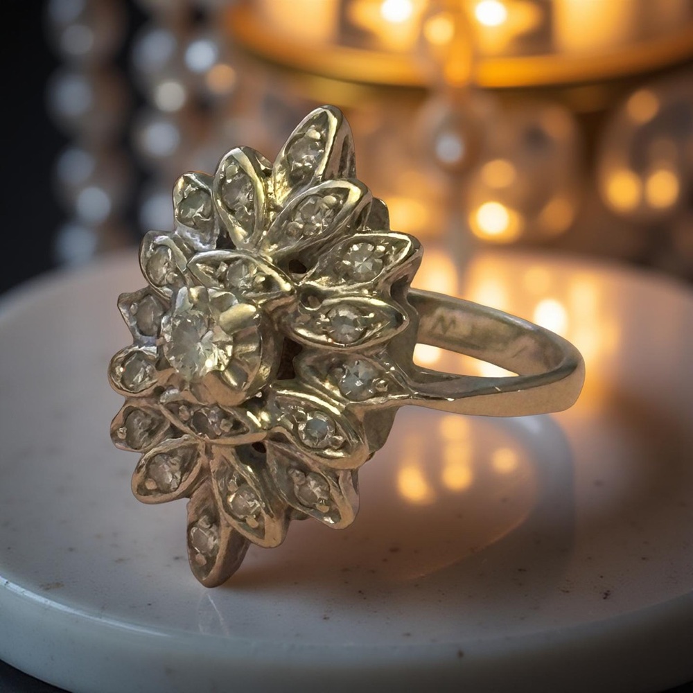 Beautiful 14k white gold vintage cluster cocktail 1/2 k total diamond